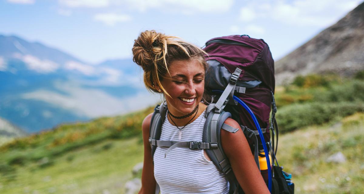 Jak spakować plecak turystyczny przed wyjściem w góry? Kilka prostych zasad, które warto znać