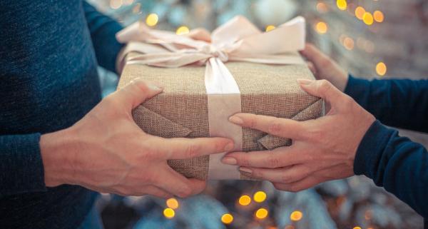 Brak pomysłów na świąteczny prezent? 12 zaskakujących propozycji dla każdego członka rodziny i na każdą kieszeń!