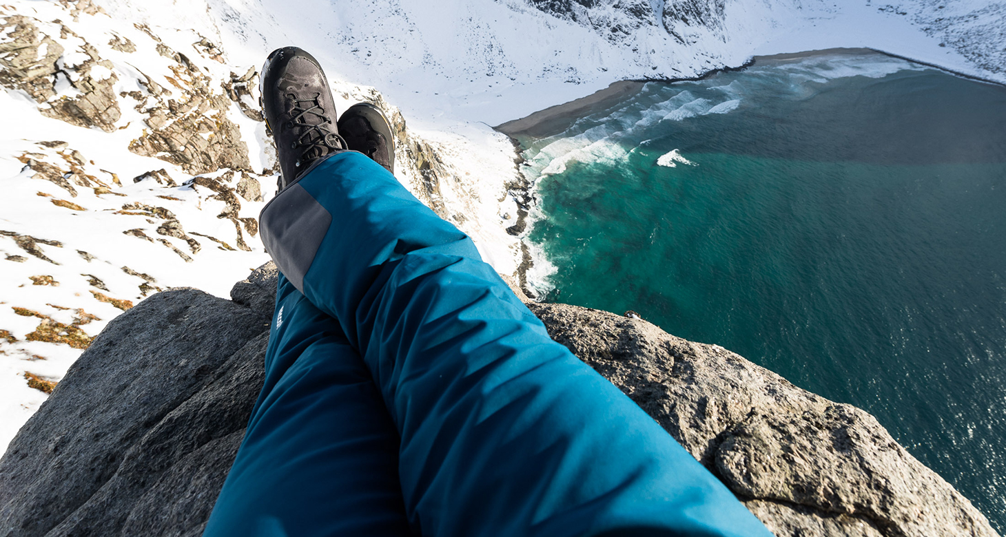 Spodnie zimowe w góry – Jak wybrać odpowiednie i które najlepiej sprawdzą się podczas trudnych zimowych przygód?