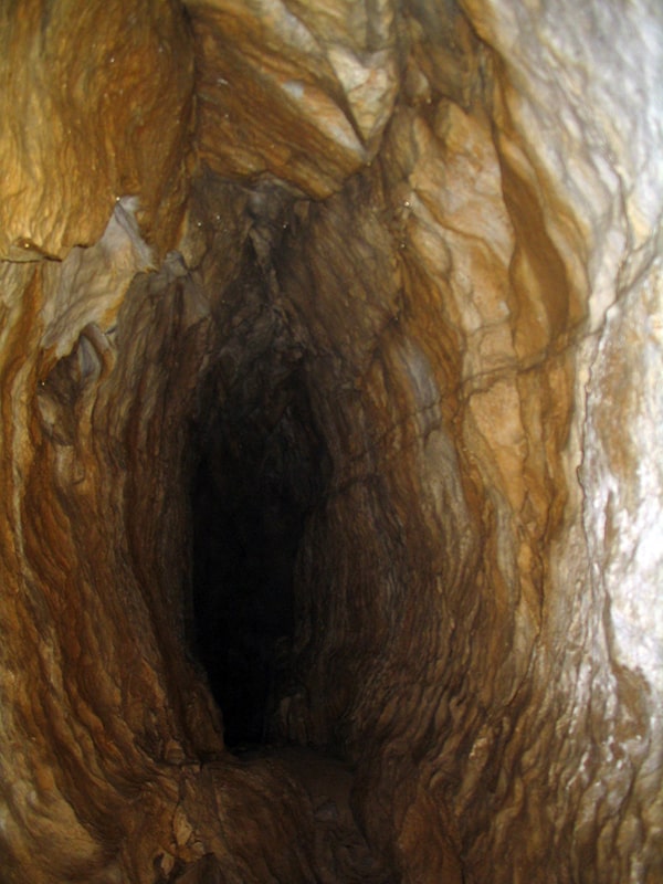 Korytarz w jaskini krasowej – Jaskinia Mylna w Tatrach
