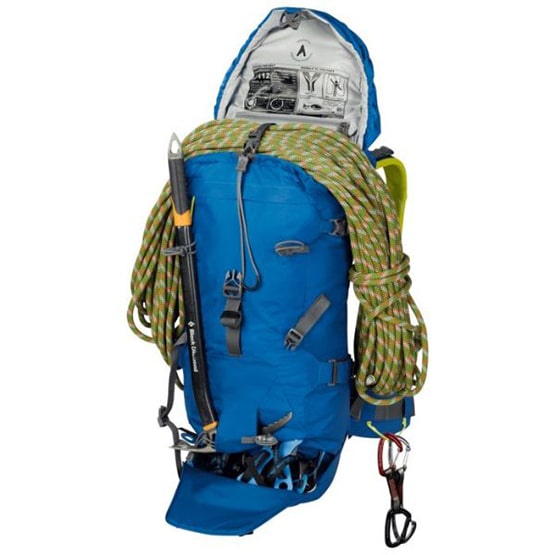 jaka pojemność plecaka 15 |Plecak wspinaczkowy z wzmocnionym miejscem na raki, specjalną kieszenią na czekan, szpejarkami przy pasie i mocowaniami na narty skiturowe