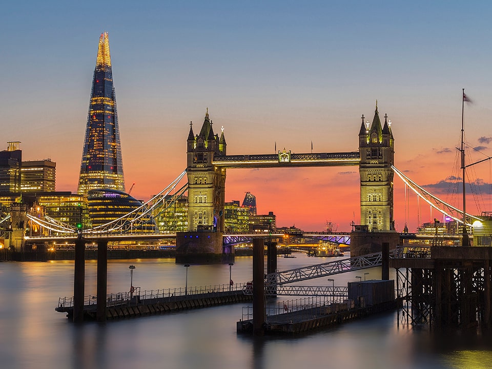 city break|Londyn, most Tower Bridge i wieża Shard od Glass